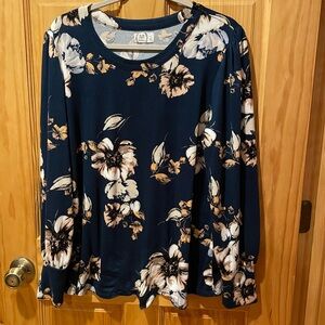 Maurice’s 24/7 women’s top size XL used in good condition blue floral accents